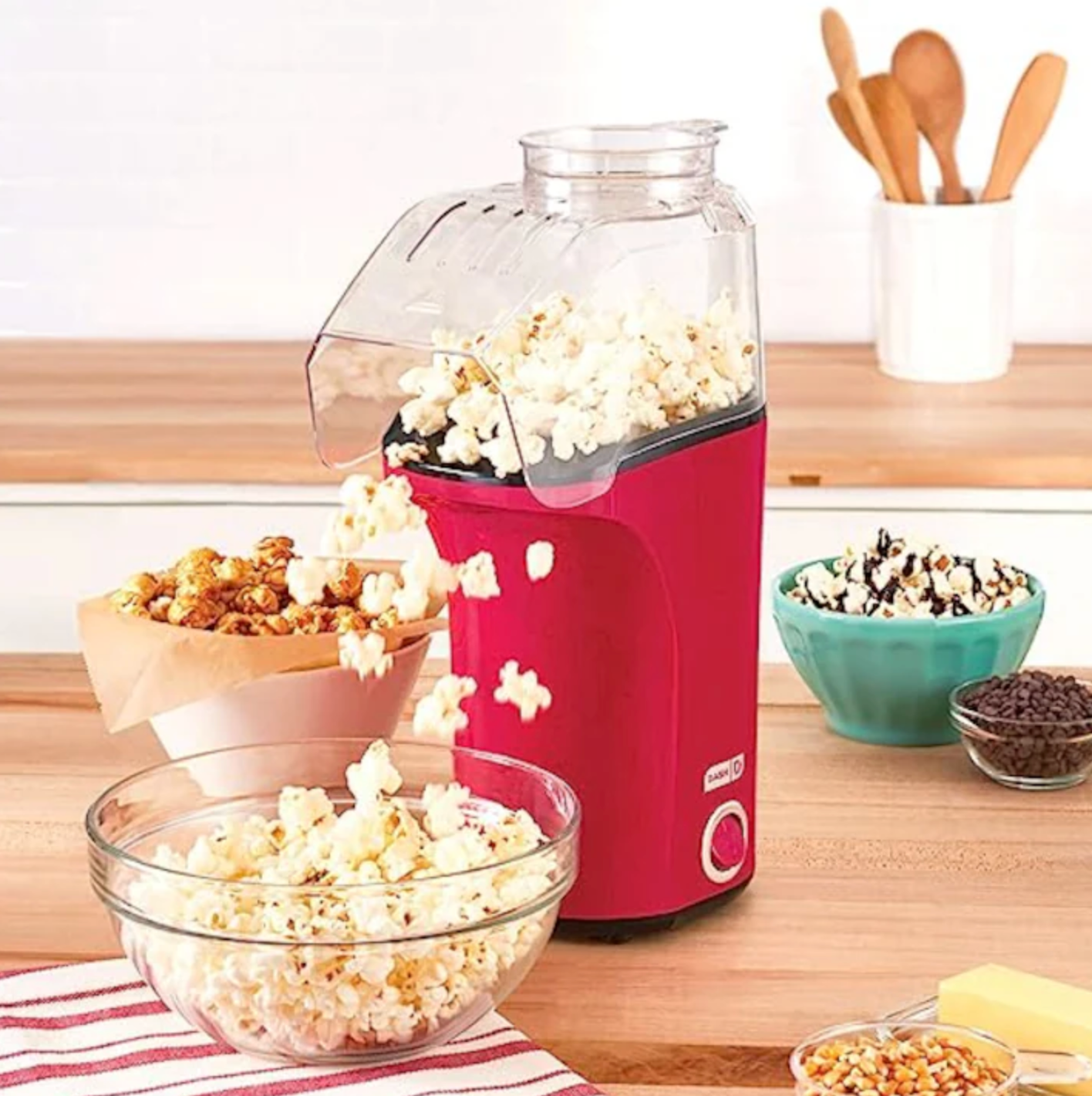 Aparat cu Aer Cald de facut Popcorn, Gata in max. 3 min, 1200W, Recipient dozator Boabe, Rosu.